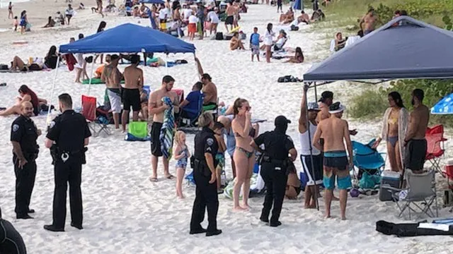 Naples Closes Beaches, Again
