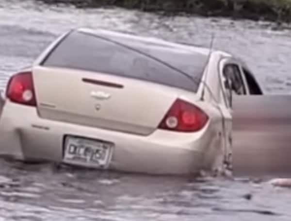 ‘Dangerous and Stupid Man’ Pasco County Sheriff Deputies Rescue Children From a Sinking Car ‘Dangerous and Stupid Man’ Pasco County Sheriff Deputies Rescue Children From a Sinking Car