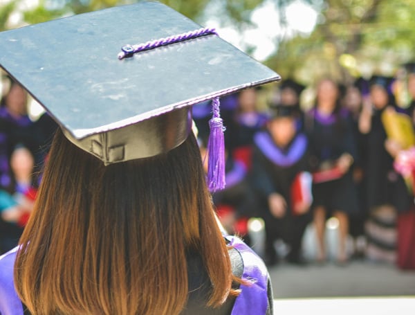 Florida Students Face August 31 Deadline For Bright Futures Scholarship Applications