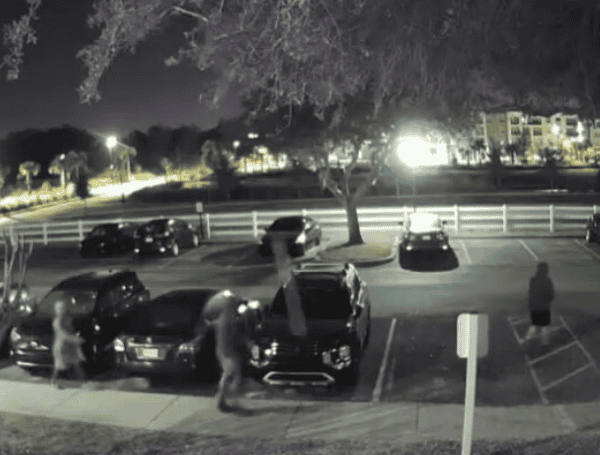 Suspects Sought In Davenport Apartment Complex Vehicle Burglaries Suspects Sought In Davenport Apartment Complex Vehicle Burglaries