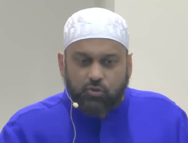 Texas Imam Tells Muslims To Side With Iran During 35-Minute Anti-American, Israeli Sermon Texas Imam Tells Muslims To Side With Iran During 35-Minute Anti-American, Israeli Sermon