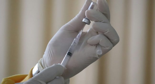 Vaccine (Unsplash)