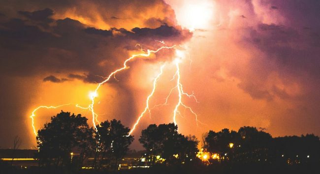 Lightning (Unsplash)