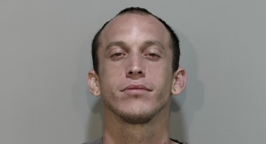 Bystanders Disarm Knife-Wielding Florida Man During 2:30 A.M. Domestic Dispute Bystanders Disarm Knife-Wielding Florida Man During 2:30 A.M. Domestic Dispute