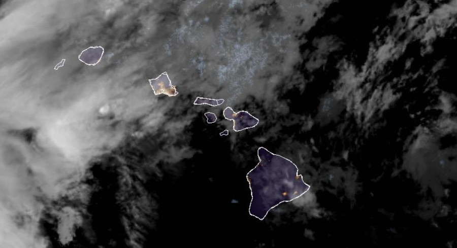 Hurricane Lowell Skirts Kauai And Niihau With 110 MPH Winds As Flooding Threat Looms